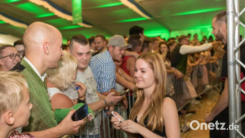 Die Draufgänger aus der Südoststeiermark brachten das Festzelt zum Kirwa-Abschluss in Floss noch mal richtig zum kochen. Dabei durfte der Wiesn-Hit des Jahres 2018 &quot;Cordula Grün&quot; natürlich nicht fehlen. Bild: dtr