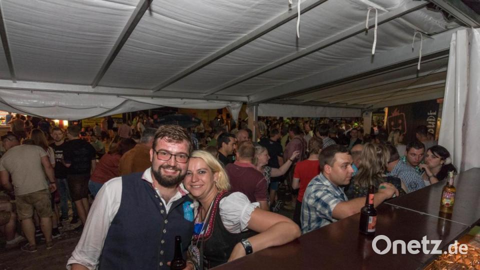 Die Draufgänger aus der Südoststeiermark brachten das Festzelt zum Kirwa-Abschluss in Floss noch mal richtig zum kochen. Dabei durfte der Wiesn-Hit des Jahres 2018 &quot;Cordula Grün&quot; natürlich nicht fehlen. Bild: dtr