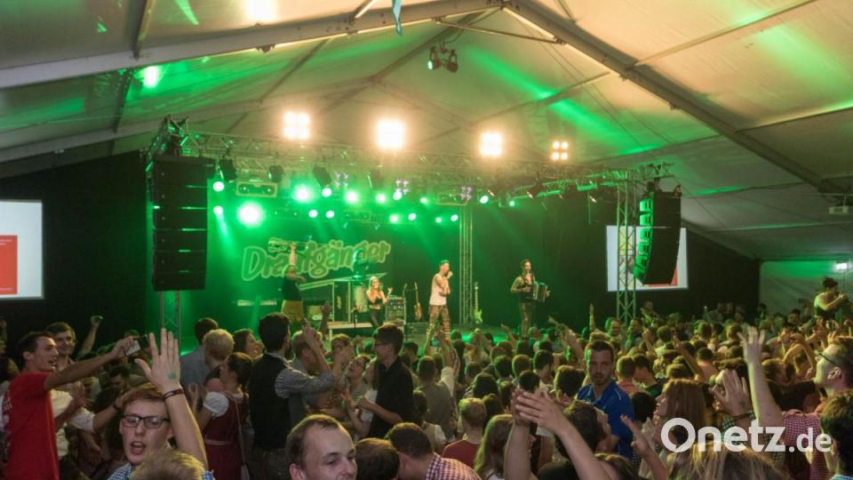 Die Draufgänger aus der Südoststeiermark brachten das Festzelt zum Kirwa-Abschluss in Floss noch mal richtig zum kochen. Dabei durfte der Wiesn-Hit des Jahres 2018 &quot;Cordula Grün&quot; natürlich nicht fehlen. Bild: dtr