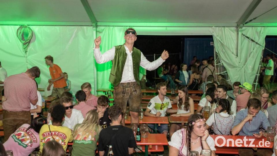 Die Draufgänger aus der Südoststeiermark brachten das Festzelt zum Kirwa-Abschluss in Floss noch mal richtig zum kochen. Dabei durfte der Wiesn-Hit des Jahres 2018 &quot;Cordula Grün&quot; natürlich nicht fehlen. Bild: dtr