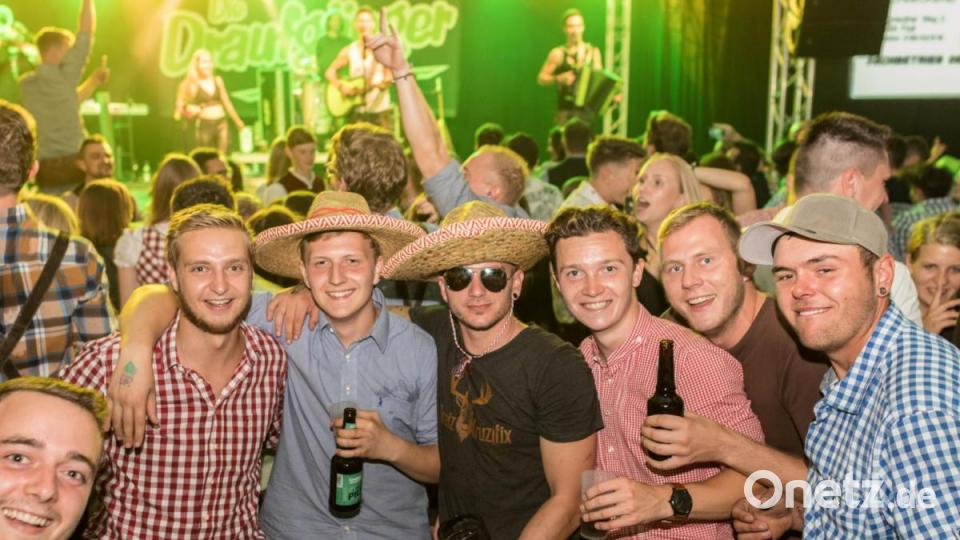 Die Draufgänger aus der Südoststeiermark brachten das Festzelt zum Kirwa-Abschluss in Floss noch mal richtig zum kochen. Dabei durfte der Wiesn-Hit des Jahres 2018 &quot;Cordula Grün&quot; natürlich nicht fehlen. Bild: dtr