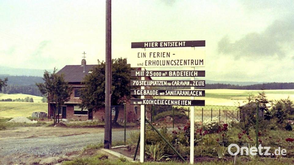 Eine große Bautafel wies an der Straße nach Thumsenreuth auf die Baustelle hin. Repro: Stefan Hiller/exb