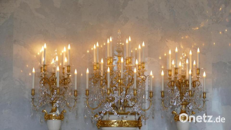 Der Ballsaal funkelt in Gold. Bild: mil