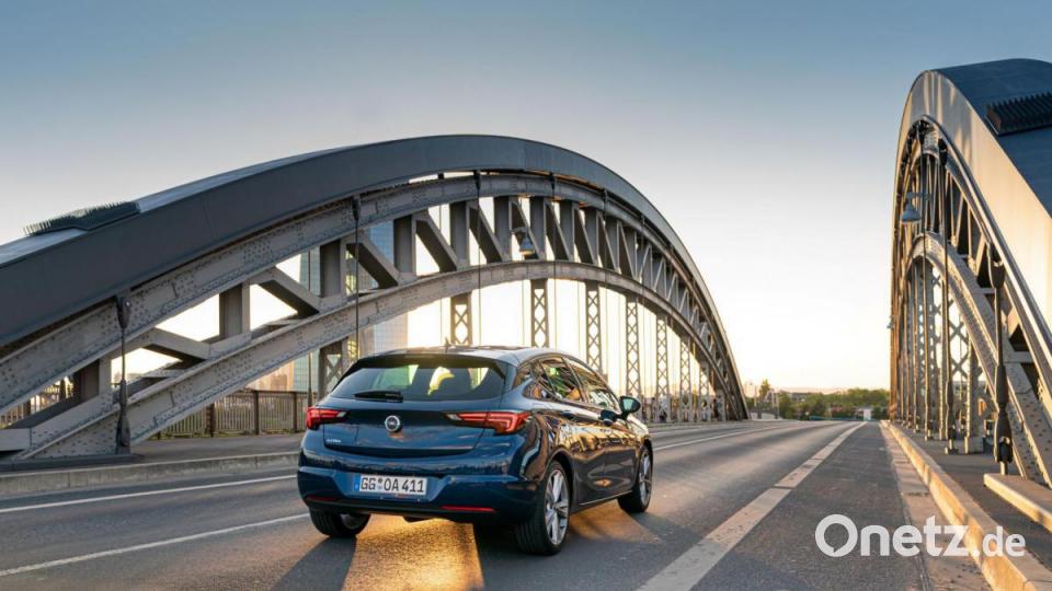 Die ersten Fahraufnahmen des neuen Opel Astra. Bild: Opel