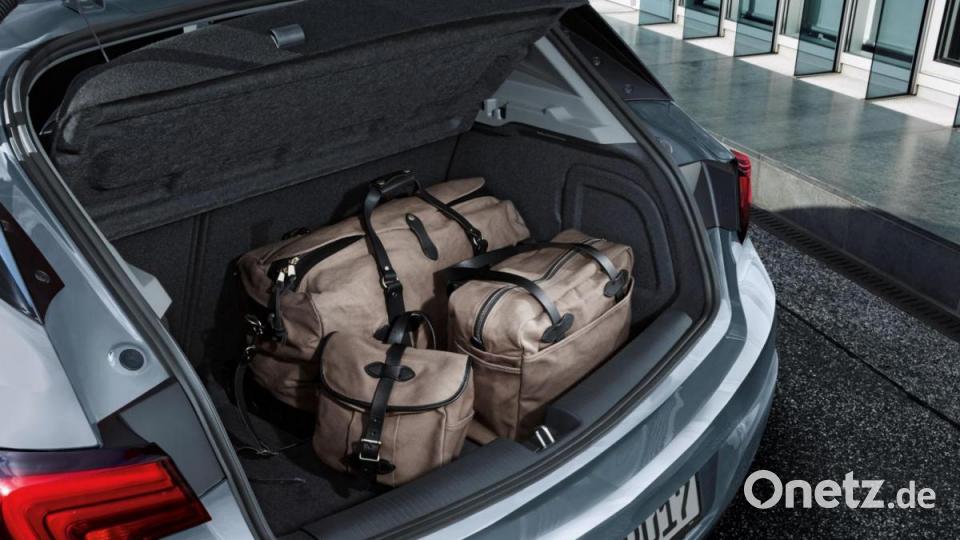 Die ersten Fahraufnahmen des neuen Opel Astra. Bild: Opel