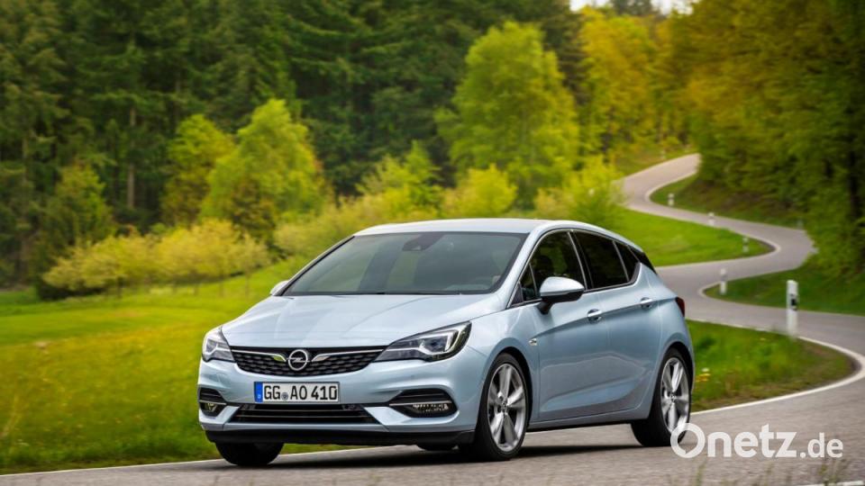 Die ersten Fahraufnahmen des neuen Opel Astra. Bild: Opel