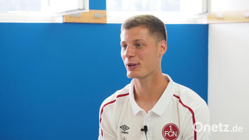 Patrick Erras und der 1. FC Nürnberg beim SV Raigering zu Besuch bei den Fans Bild: ref