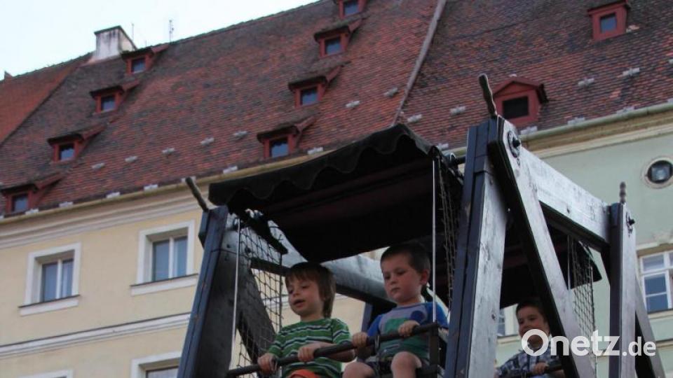 Ein kleines Riesenrad aus Holz war für die Kinder eine große Attraktion. Bild: kro