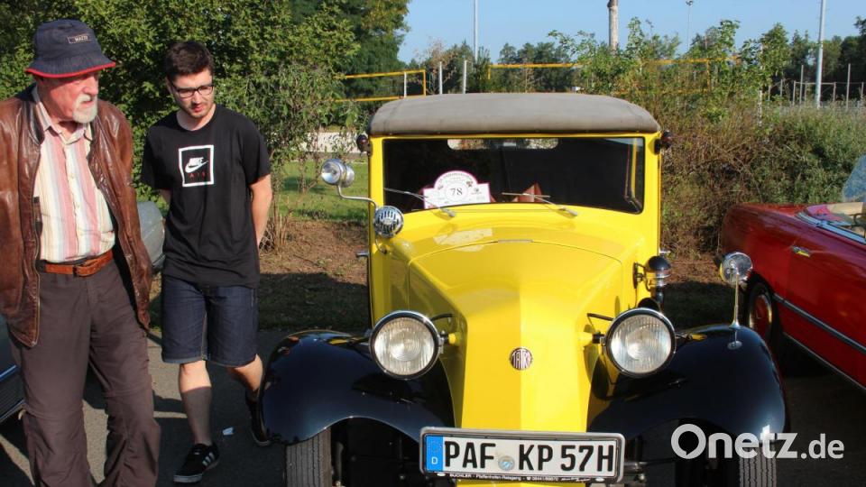 Begutachtung auf dem Parkplatz bei der Mehrzweckhalle Bild: stg