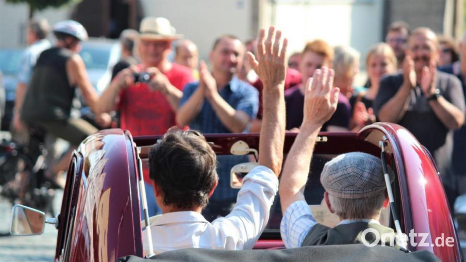 Der Hochsommer sorgte für gute Stimmung bei den zahlreichen Cabrio-Fahrern wie Besuchern Bild: stg