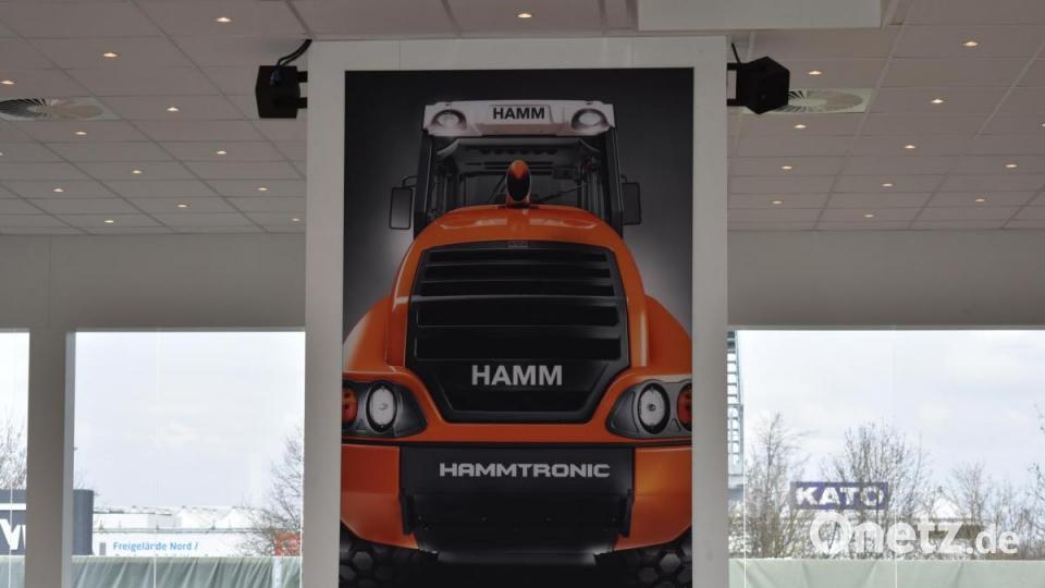 Im Messegebäude sind alle Marken der Wirtgen Group vertreten. So auch die Hamm AG aus Tirschenreuth. Bild: lue