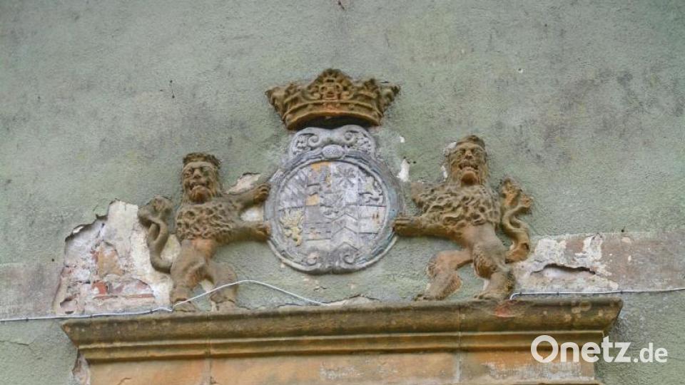 Über dem Eingangsportal prangt das fürstliche Wappen. Bild: Gabi Schönberger