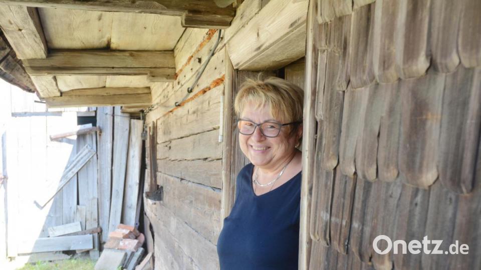 Maria Singer-Hilburger im ältesten Bauernhaus Eslarns. Bild: Gabi Schönberger