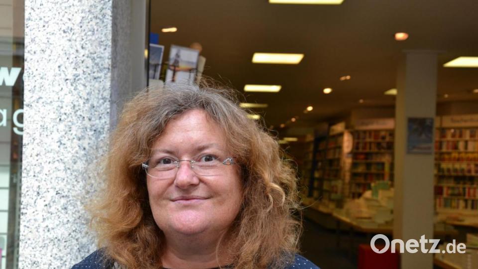 Für Kerstin Fiedler gibt es keinen Zusammenhang zwischen einer ökologischen Lebensweise und Urlaub. „Daher macht es für mich keinen Sinn, die sportliche Betätigung auf dem Weg zur Arbeitsstelle mit einem Sonderurlaubstag zu belohnen.“ Auch sie hat einen weiten Anfahrtsweg und muss als Lehrerin Unterrichtsmaterialien, wie Bücher transportieren. „Das ist auf dem Fahrrad kaum möglich.“ Als wohl wichtigstes Mittel, um Radfahren dennoch attraktiver zu gestalten, sieht Fiedler den Ausbau der Fahrradwege. Bild: Bayerschmidt