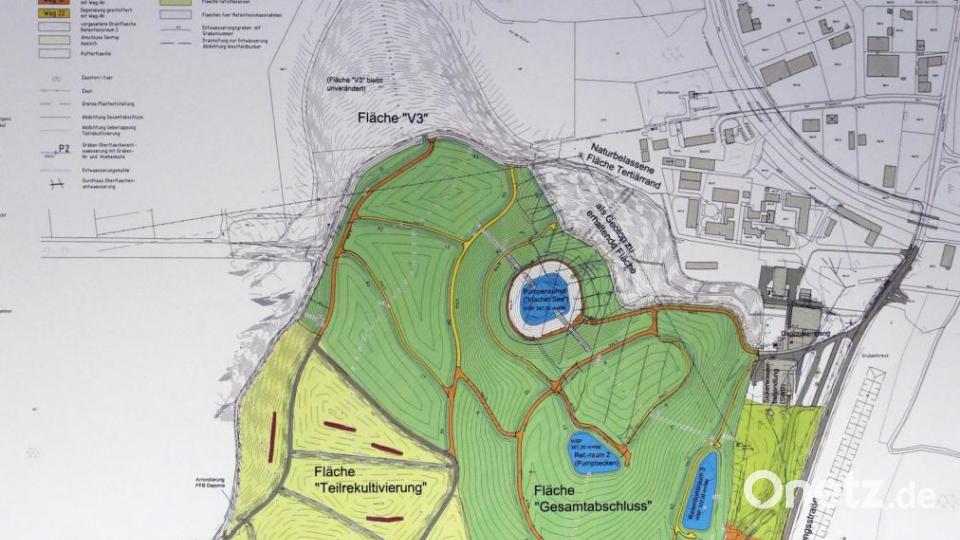 Eine Karte des Westfelds. Die orange markierte Fläche steht nun zur Rekultivierung an. Oben im Norden schließt das Gewerbegebiet „Werk“ Wackersdorf an, rechts liegt die Industriestraße und rechts unten in der weißen Fläche der Knappensee. Bild: Gerhard Götz