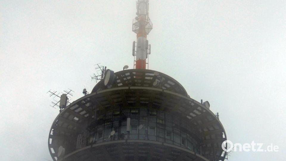 Funkturm im Nebel Bild: Sonja Kaute