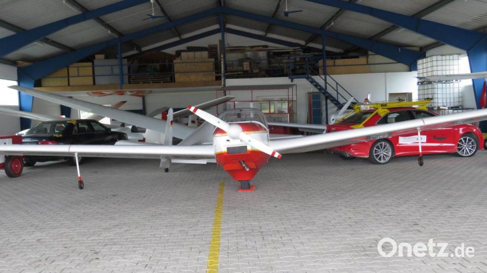 Im großen Hangar sind sechs Flugzeuge untergebracht. Bild: ubb