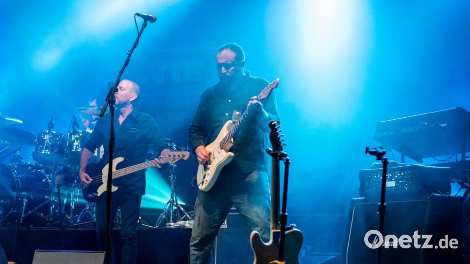 &quot;The Dire Straits Experience&quot; rocken den Basaltkegel. Bild: pml