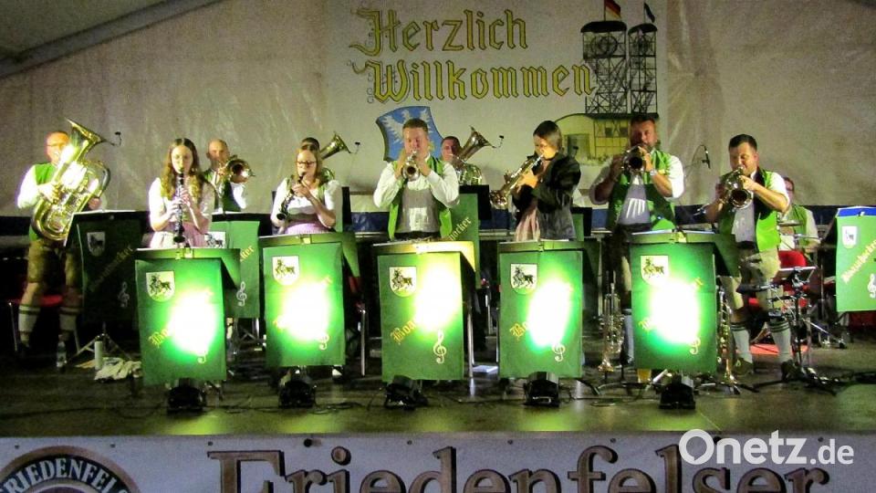 Die Boaznhocker unterhaten mit Polka, Walzer und Witz. Bild: sck