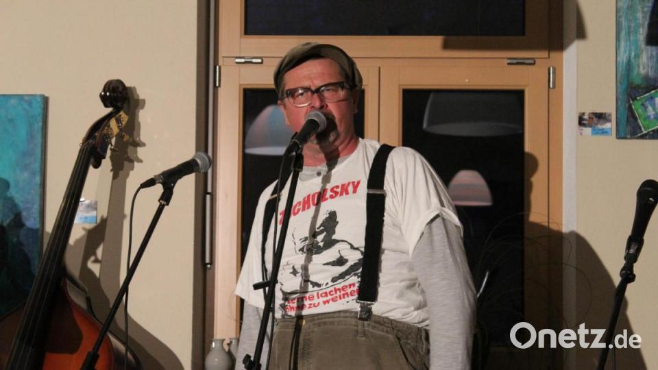 Mario Eick als &quot;Mario ohne Schamgefühl&quot; singt über seine Kandidatur bei &quot;Bauer sucht Frau&quot;: &quot;Ich hab Schwein gehabt&quot;. Bild: Susanne Forster