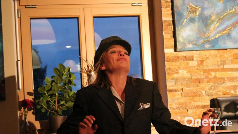 Katja Klemt als Restaurantkritikerin &quot;Charlene Duchemin&quot;. Bild: Susanne Forster