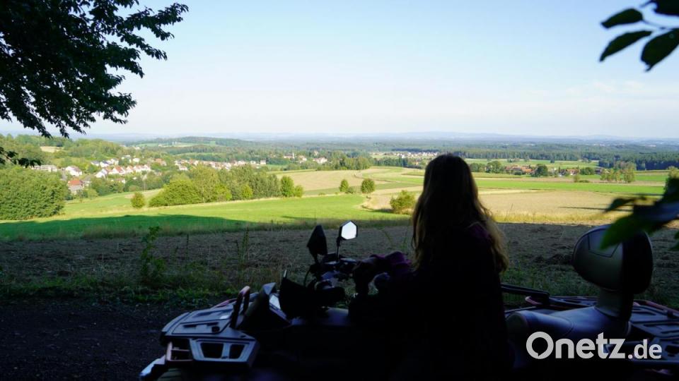 Auf dem Plaslberg gibt es einen schönen Ausblick auf Friedenfels und Umgebung. Bild: gld