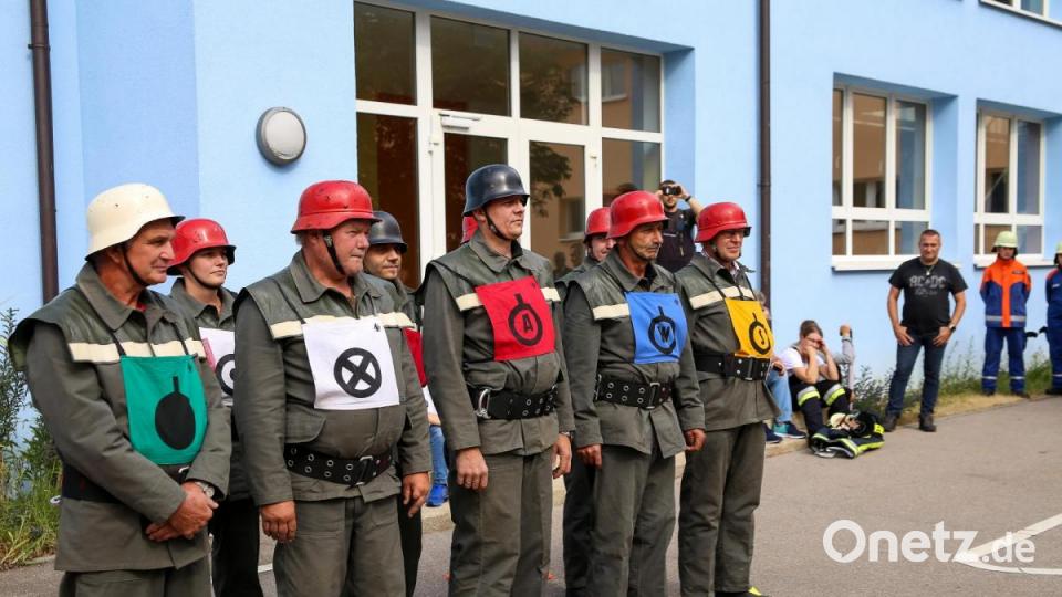 Die Gruppe vor dem Abzeichen Bild: egl