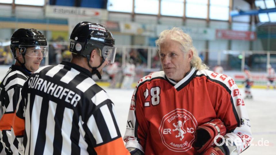 Das Legendenspiel des ERSC Amberg hat am Samstag alle Erwartungen erfüllt und teilweise sogar übertroffen. Verein und Fans machten ein großes Fest daraus. Bild: Brückmann