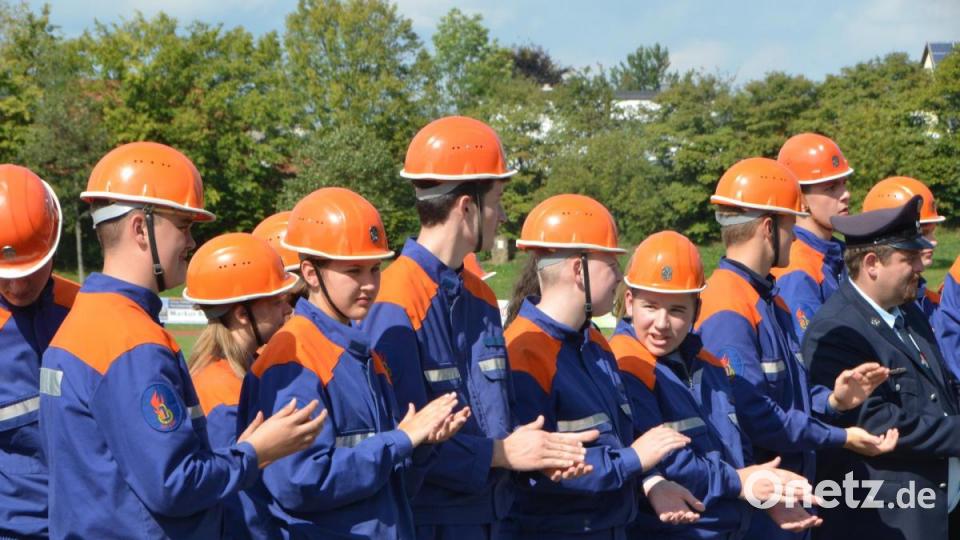 Leistungsbewertung zum Erwerb der Jugendleistungsspange der Deutschen Jugendfeuerwehr im Vohenstraußer Sportzentrum. Bild: dob