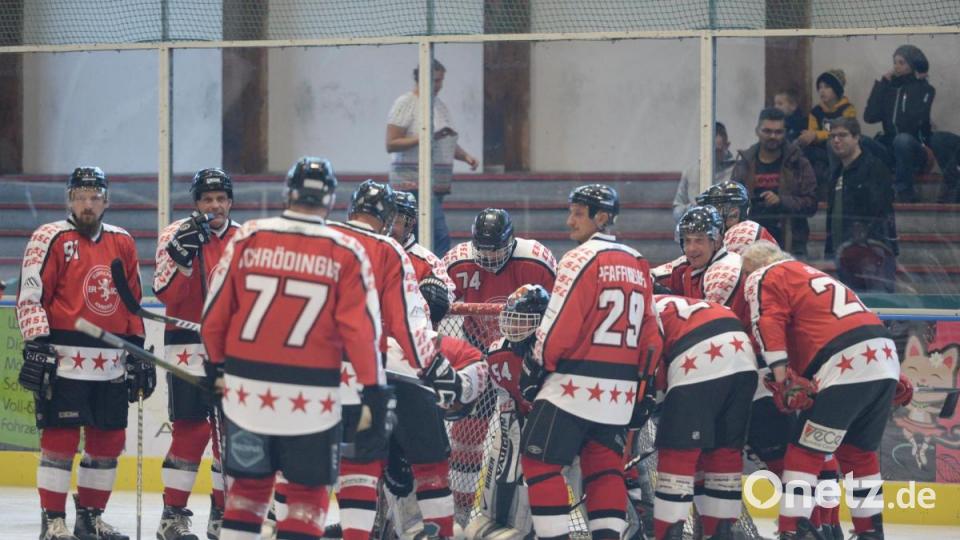 Das Legendenspiel des ERSC Amberg hat am Samstag alle Erwartungen erfüllt und teilweise sogar übertroffen. Verein und Fans machten ein großes Fest daraus. Bild: Brückmann