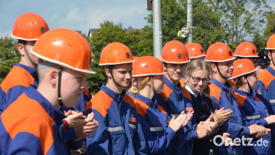 Leistungsbewertung zum Erwerb der Jugendleistungsspange der Deutschen Jugendfeuerwehr im Vohenstraußer Sportzentrum. Bild: dob