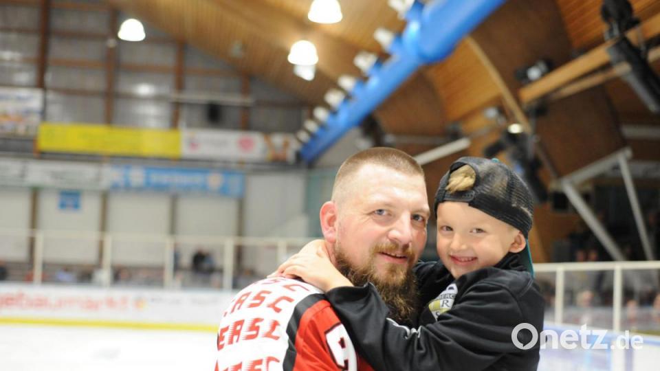 Das Legendenspiel des ERSC Amberg hat am Samstag alle Erwartungen erfüllt und teilweise sogar übertroffen. Verein und Fans machten ein großes Fest daraus. Bild: Brückmann