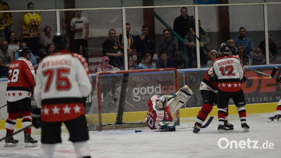 Das Legendenspiel des ERSC Amberg hat am Samstag alle Erwartungen erfüllt und teilweise sogar übertroffen. Verein und Fans machten ein großes Fest daraus. Bild: Brückmann