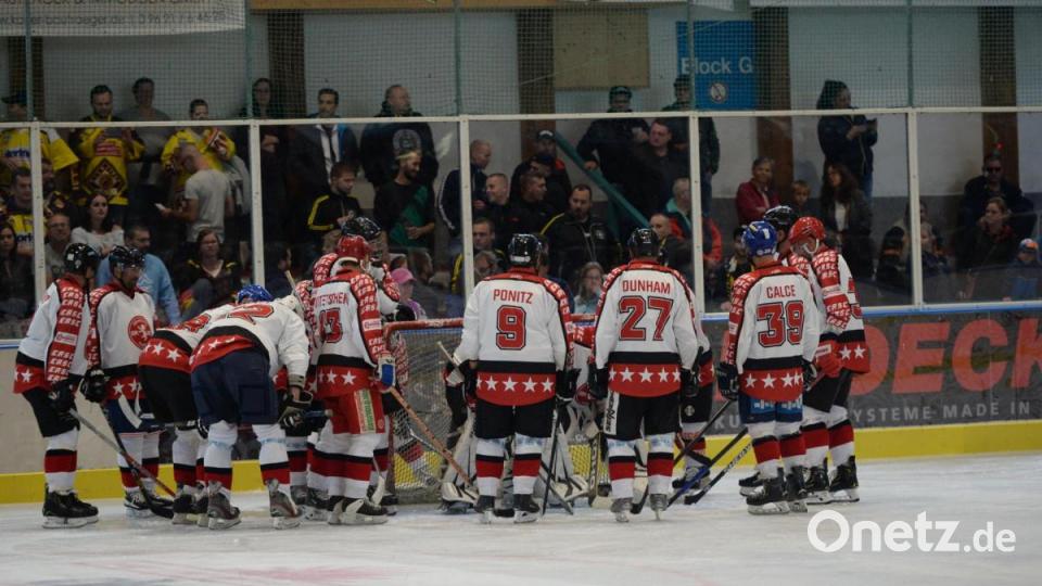 Das Legendenspiel des ERSC Amberg hat am Samstag alle Erwartungen erfüllt und teilweise sogar übertroffen. Verein und Fans machten ein großes Fest daraus. Bild: Brückmann