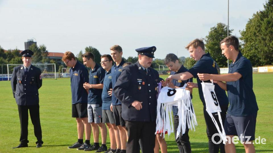Leistungsbewertung zum Erwerb der Jugendleistungsspange der Deutschen Jugendfeuerwehr im Vohenstraußer Sportzentrum. Bild: dob
