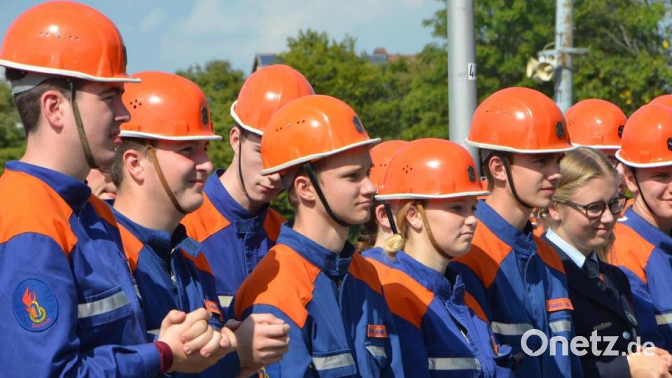 Leistungsbewertung zum Erwerb der Jugendleistungsspange der Deutschen Jugendfeuerwehr im Vohenstraußer Sportzentrum. Bild: dob