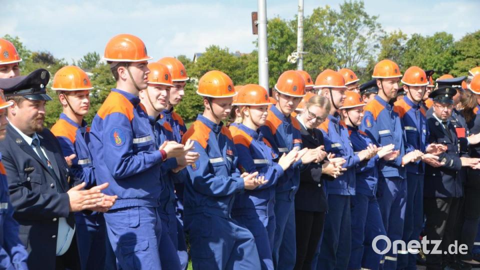 Leistungsbewertung zum Erwerb der Jugendleistungsspange der Deutschen Jugendfeuerwehr im Vohenstraußer Sportzentrum. Bild: dob