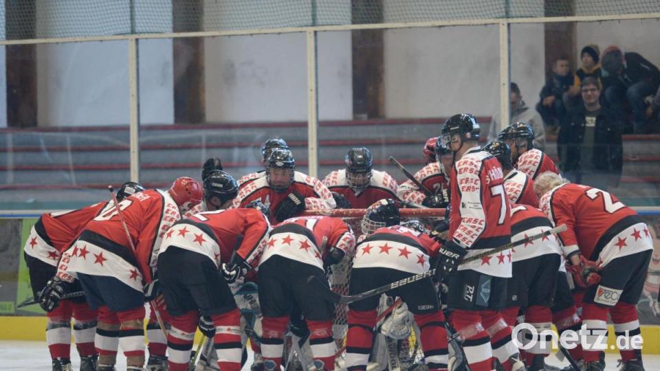 Das Legendenspiel des ERSC Amberg hat am Samstag alle Erwartungen erfüllt und teilweise sogar übertroffen. Verein und Fans machten ein großes Fest daraus. Bild: Brückmann