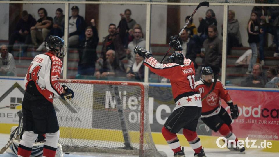 Das Legendenspiel des ERSC Amberg hat am Samstag alle Erwartungen erfüllt und teilweise sogar übertroffen. Verein und Fans machten ein großes Fest daraus. Bild: Brückmann