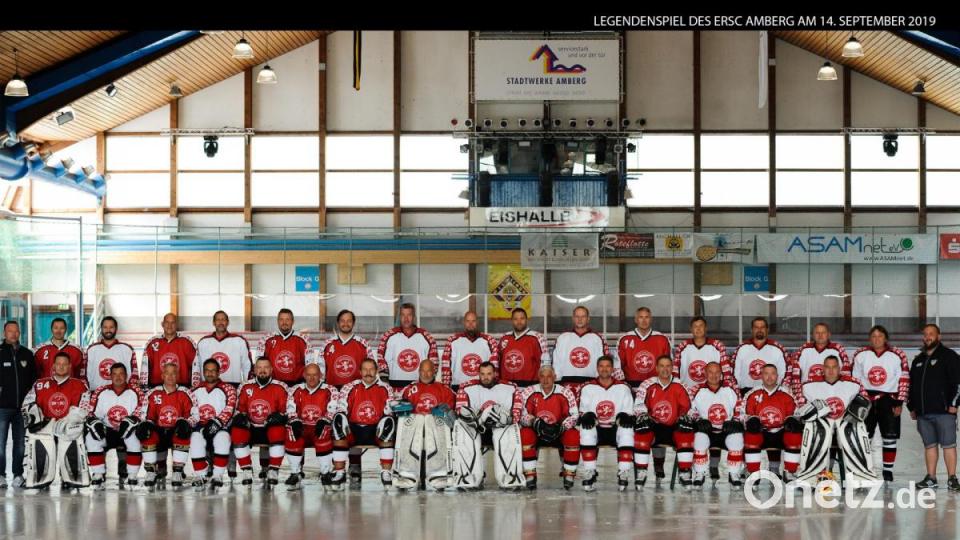 Das Legendenspiel des ERSC Amberg hat am Samstag alle Erwartungen erfüllt und teilweise sogar übertroffen. Verein und Fans machten ein großes Fest daraus. Bild: Brückmann