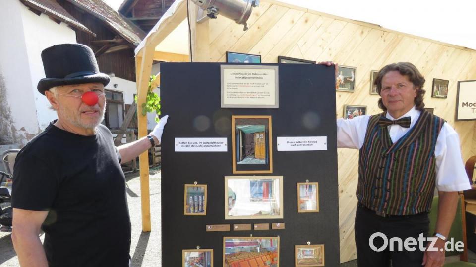 Das MTT stellte sein Projekt, das Alte Kino in Tirschenreuth, an einer Tafel vor. Bild: ubb