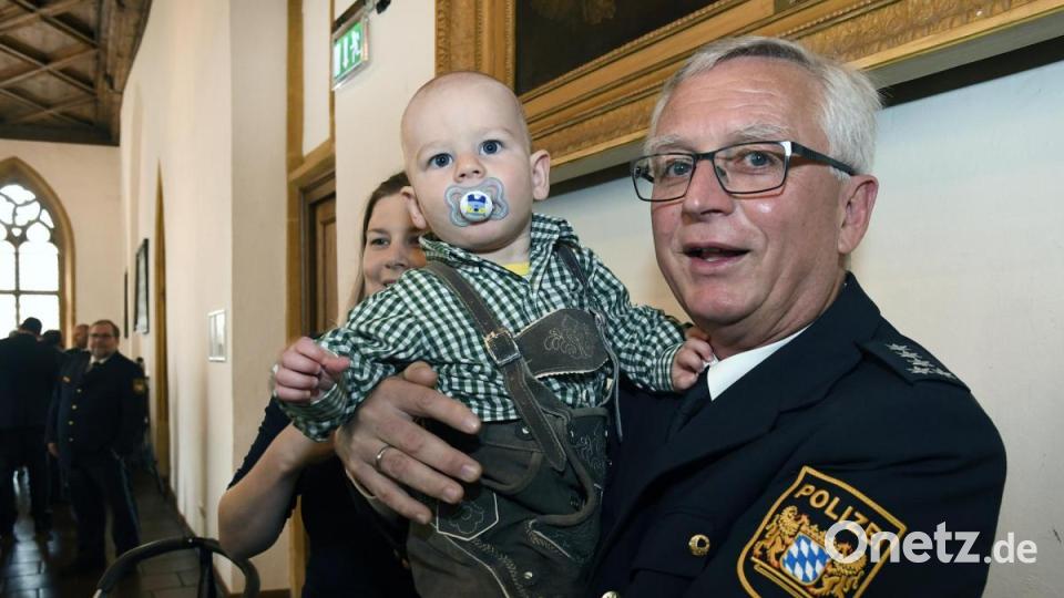 Der Opa freut sich auf seine neue wichtige Aufgabe: Für die Familie da sein. Bild: Petra Hartl