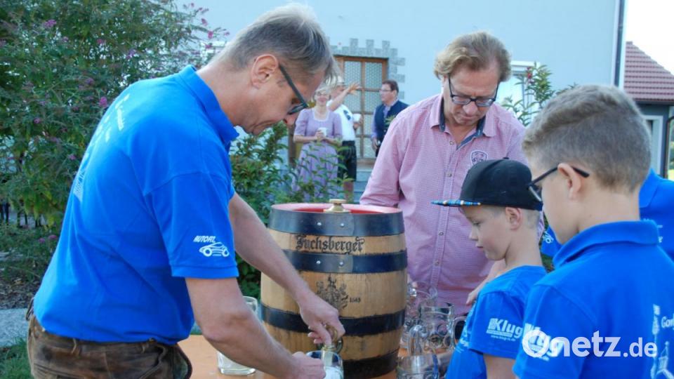 Das erste Fass Bier ist angezapft. Bild: Portner