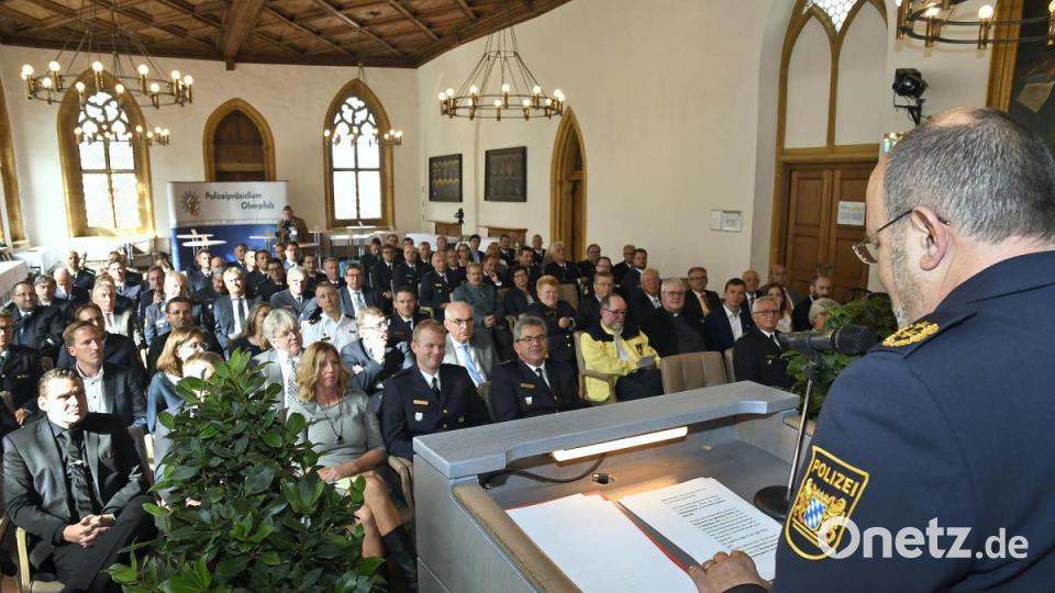 Polizeipräsident Norbert Fink beim Festakt im Großen Saal des Rathauses mit rund 80 geladenen Gästen aus Politik, Justiz, verschiedenen Behörden und Organisationen. Bild: Petra Hartl