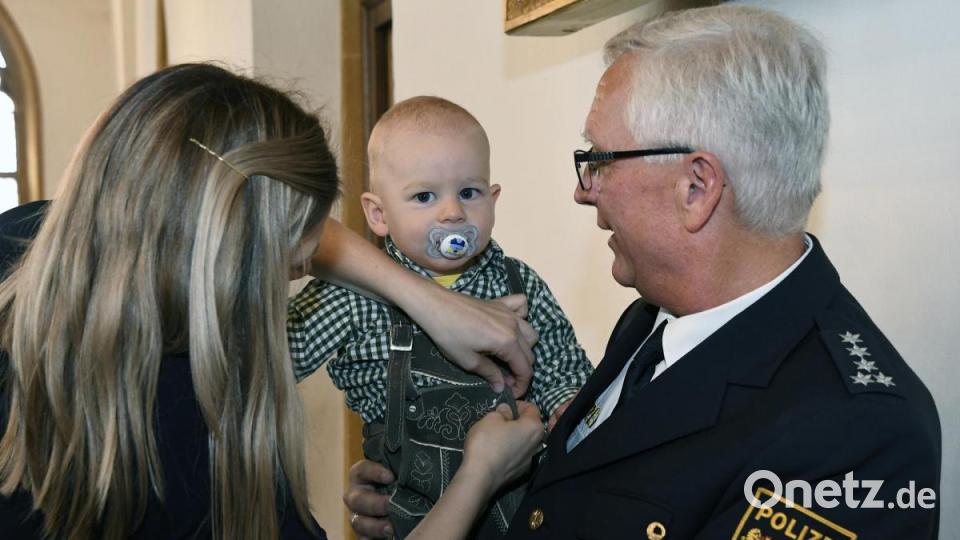 Der Opa freut sich auf seine neue wichtige Aufgabe: Für die Familie da sein. Bild: Petra Hartl