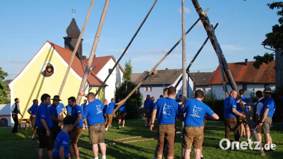 Noch einmal die Stangen ansetzen. Bild: Portner