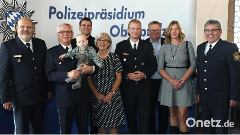 Gruppenbild mit einer ganzen Polizei-Familie. Bild: Petra Hartl