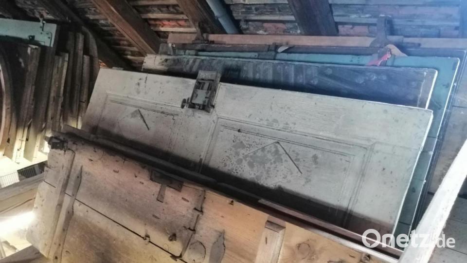 Ein Teil der Türensammlung. Bild: anv
