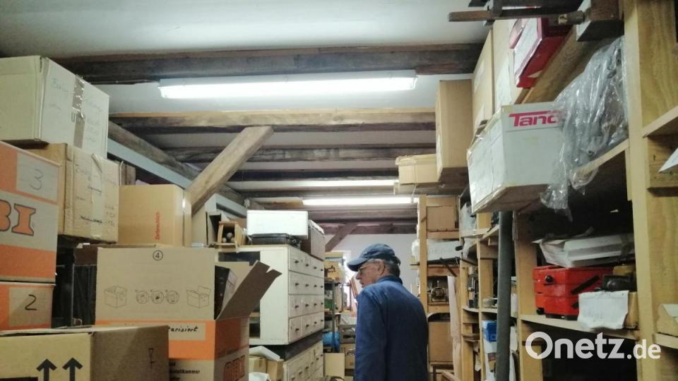 Neben dem Spitzboden gibt es einen weiteren Raum, der zum Depot gehört. Auch dieser muss geräumt werden. Bild: anv