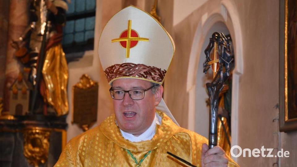 Münchens Weihbischof Rupert Graf zu Stolberg berichtete von privaten Beziehungen seiner Familie zu Therese Neumann. Bild: jr